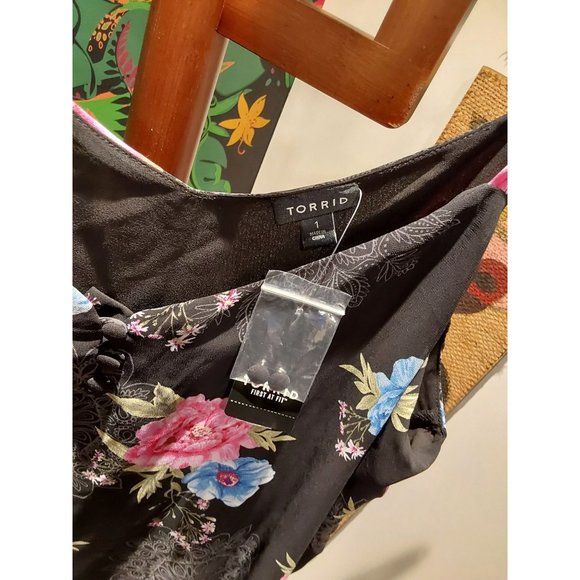 NEW Torrid Women's Camisole in Black with Mandalas and Flowers. Size 1 or 14/16 - Picture 9 of 11